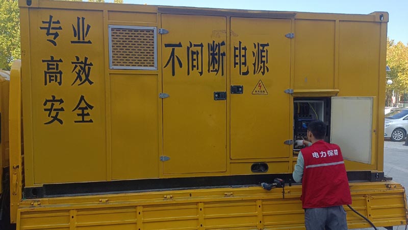 白碱滩柴油发电机组和UPS电源配合使用时，如何避免切换过程中的电力中断？